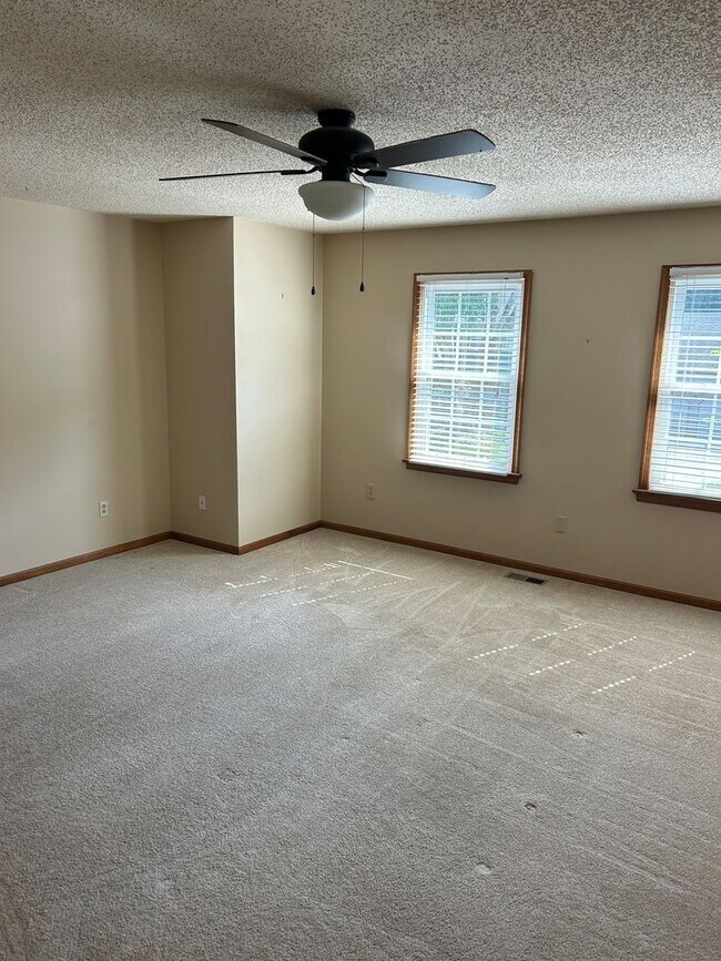 Building Photo - 4BD/2.5BA in Albemarle Acres Neighborhood ...