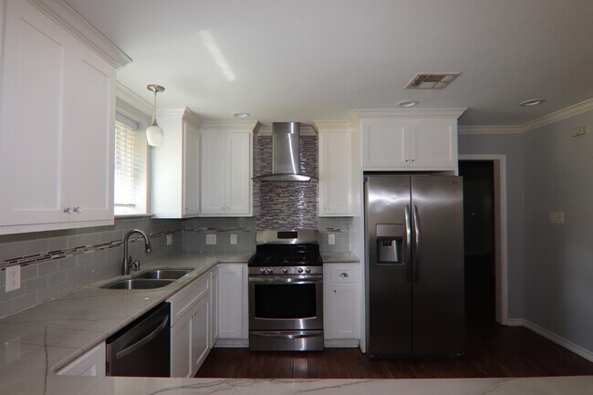 Building Photo - 13325 Blackgum St