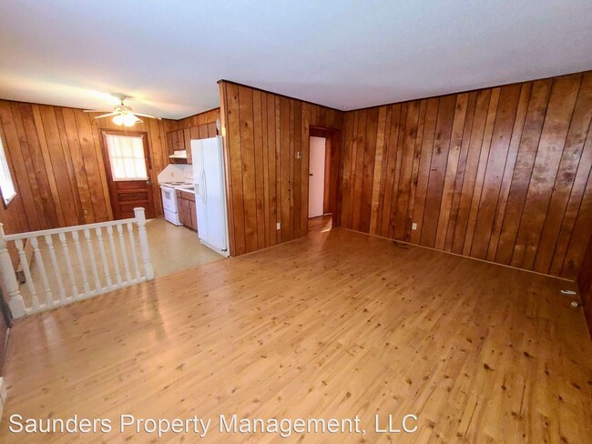 Building Photo - 2 br, 1 bath House - 914 Pine Circle Drive