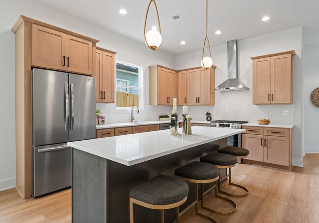 Building Photo - 2415 Pruitt St