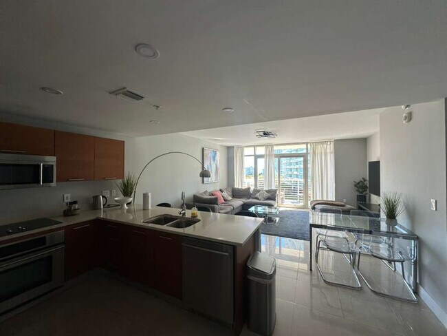 Building Photo - 3250 NE 1st Ave