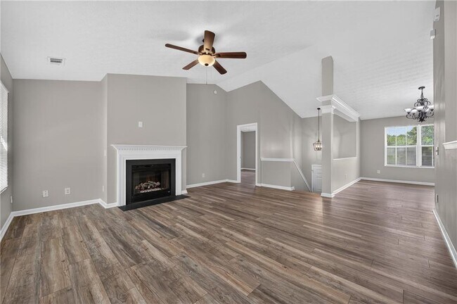 Building Photo - 437 Waterbury Way