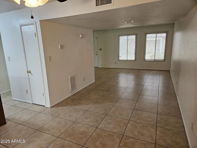 Building Photo - 6557 S La Rosa Dr