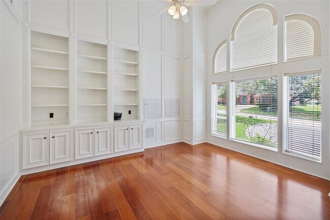 Building Photo - 19 Greenview St