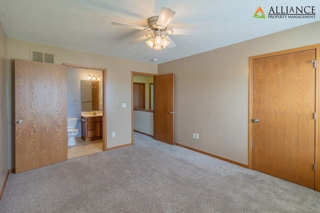 Building Photo - 500 Brookmont Dr