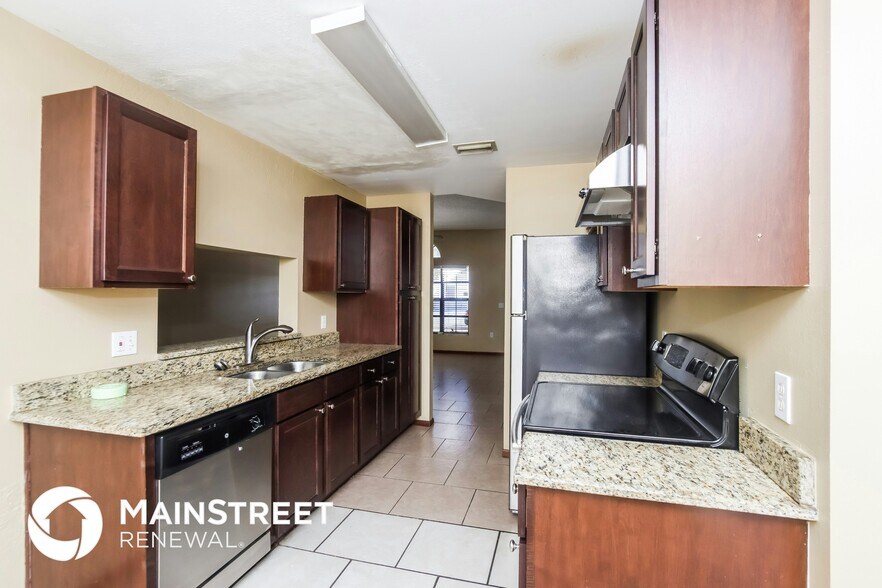 Building Photo - 1616 Clover Cir