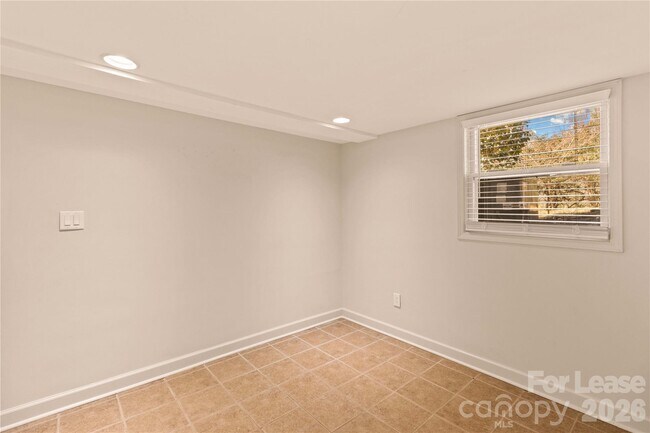 Building Photo - 118 Revere Dr