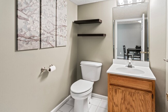 Building Photo - Beautiful Two Bedroom, Two Bathroom Condo