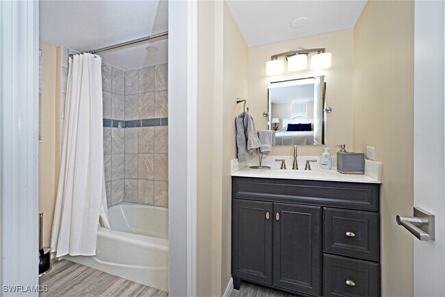 Building Photo - 10701 Gulf Shore Dr