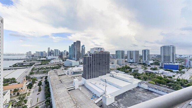 Building Photo - 1750 N Bayshore Dr