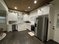 Building Photo - 506 W Baylor St