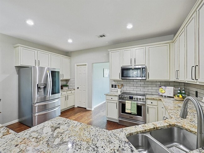 Building Photo - 5004 Rain Forest Dr