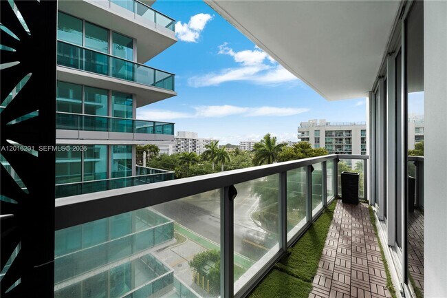 Building Photo - 9261 E Bay Harbor Dr