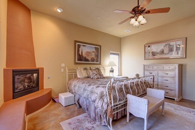Building Photo - 12 Estancia Ct