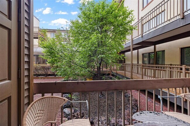 Building Photo - Condo in the Vibrant Clayton district!