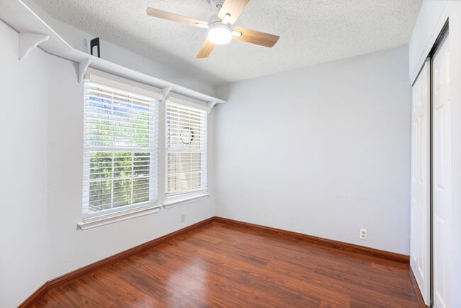 Building Photo - 9929 Village Briar