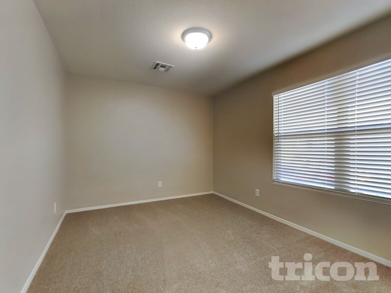 Building Photo - 11823 W Windrose Ave