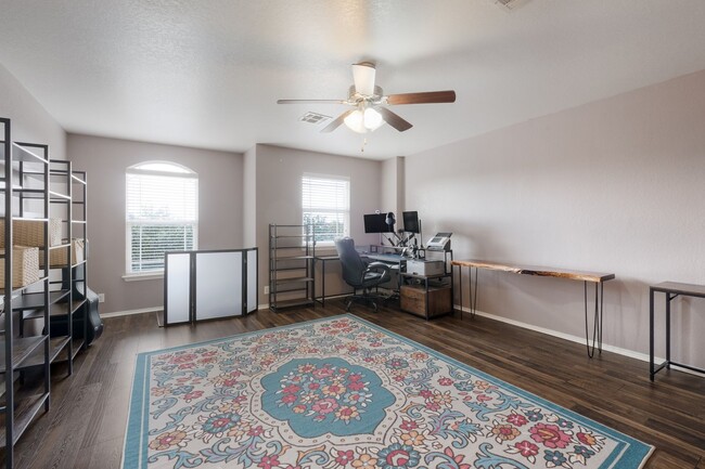 Building Photo - 21646 Seminole Oaks