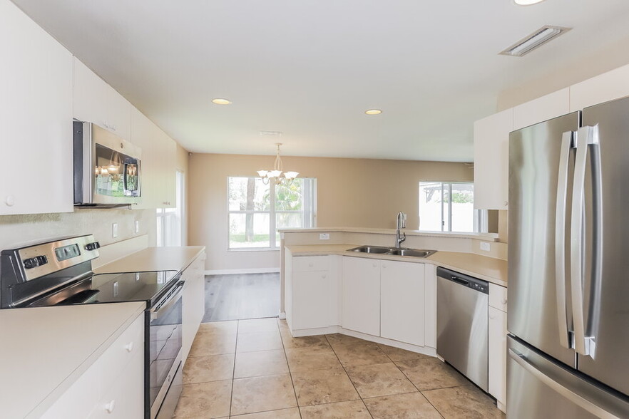 Building Photo - 11237 Cocoa Beach Dr