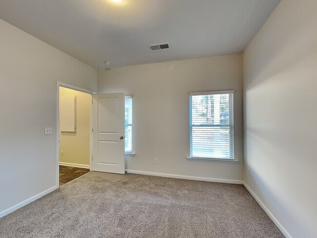 Building Photo - Available Now!! St Andrews Area!!