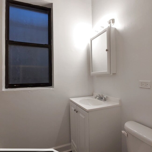 Building Photo - 1542 N Kedzie Ave