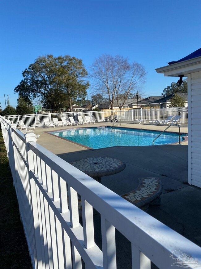 Building Photo - 2470 Trailwood Dr