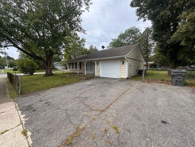 Building Photo - 4446 Aristocrat Ln