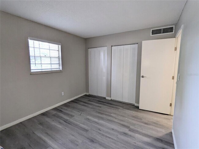 Building Photo - 701 Russell Ln