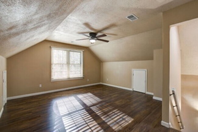 Building Photo - 212 Running Deer Dr