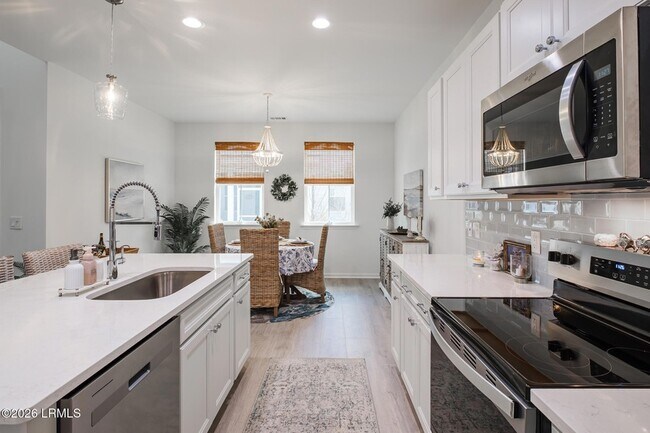 Building Photo - 171 Tropics Ave