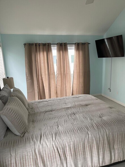 Building Photo - 404 Grace Ave