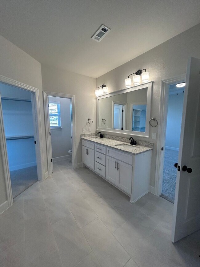 Building Photo - Beautiful Modern Home in Pea Ridge!