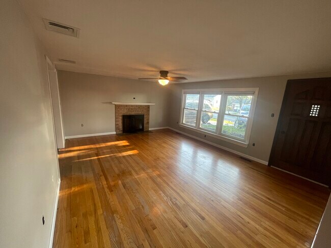 Building Photo - 407 Mount Allen Drive