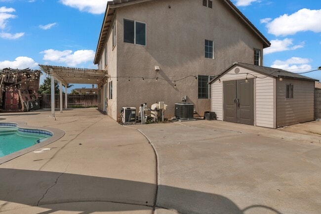 Building Photo - 952 E Cottonwood St