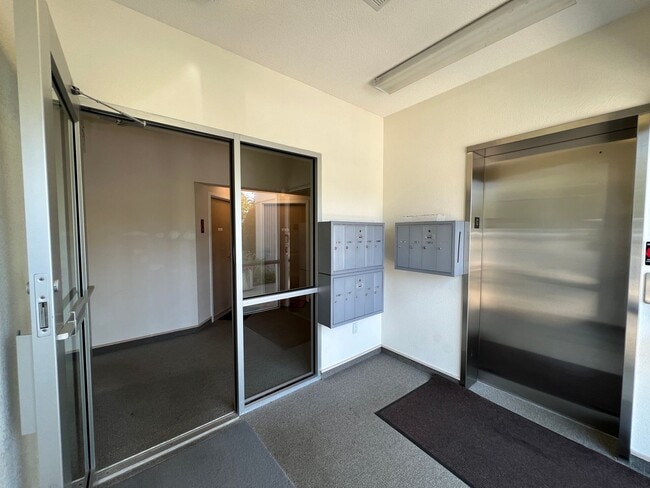 Building Photo - 124 Beech St