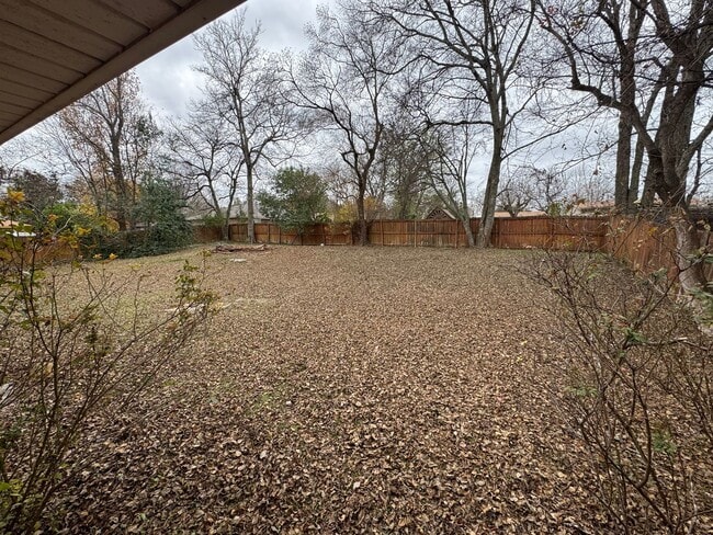 Building Photo - Lovely Brick Home!
