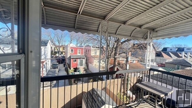 Building Photo - 2121 Kimball St