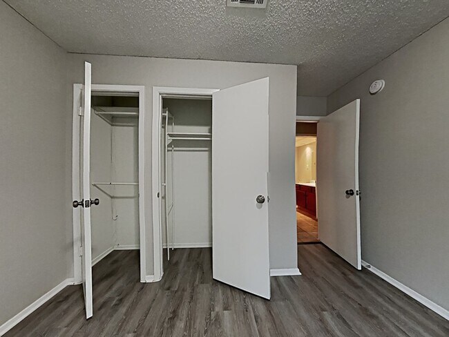 Building Photo - 3234 Old Chapel Dr