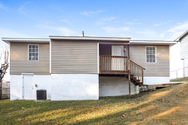 Building Photo - 1739 Huntington DR