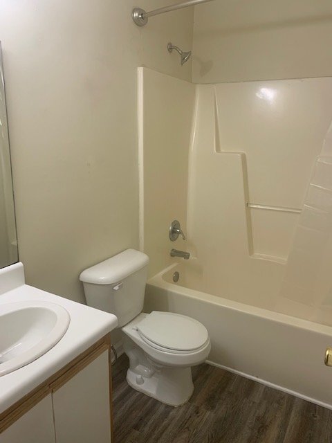 Building Photo - "Charming 2-Bedroom Duplex with 2 Full Bat...