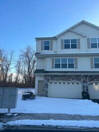 Building Photo - Spacious Townhouse on Mapleton Blvd.