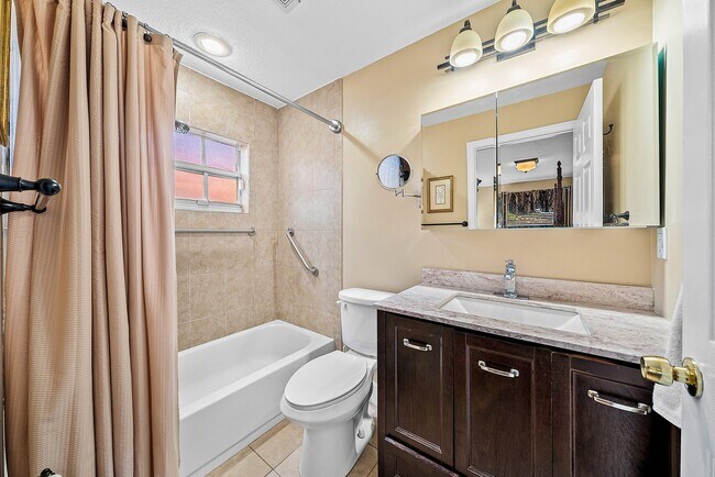 Building Photo - 13676 Cortez Dr