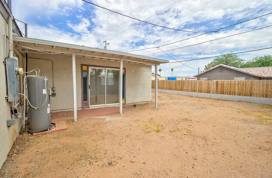 BACKYARD - 1130 E 6th St