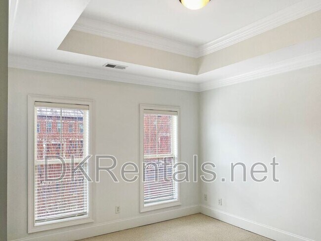 Building Photo - 2838 Crescent Park Ln