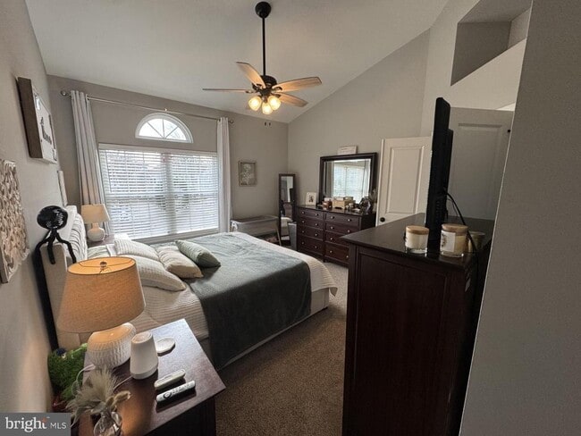 Building Photo - 424 Trumbull Ct