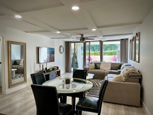 Building Photo - Beautiful 2-bedroom, 2-bathroom home nestled in the vibrant heart of Scottsdale