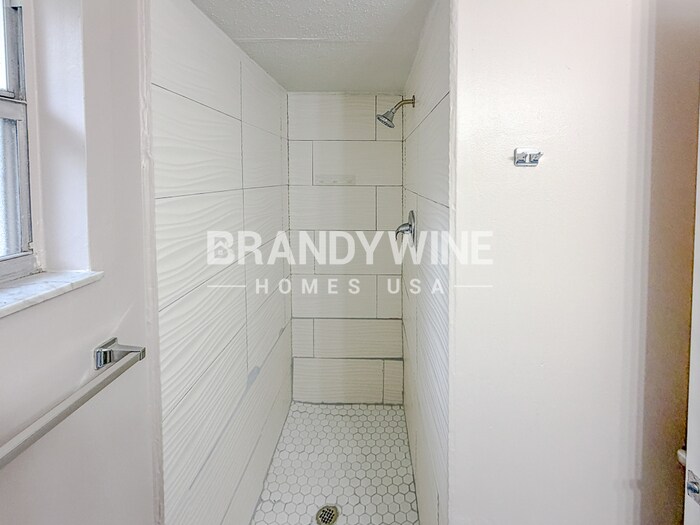 Building Photo - 215 Shore Rd