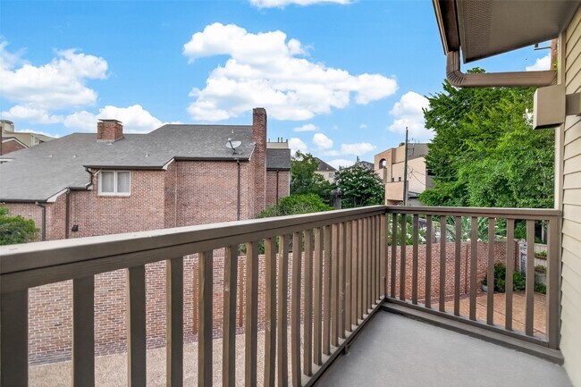 Building Photo - 6000 Sugar Hill Dr