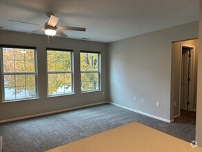 Building Photo - Newly renovated perfect 2 bedrom 2 bath to...