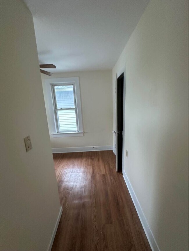 Building Photo - 1250 S 6th Ave